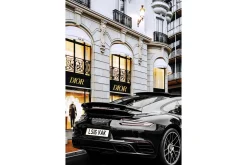 Glasschilderij Luxe auto voor winkel 080120C-820